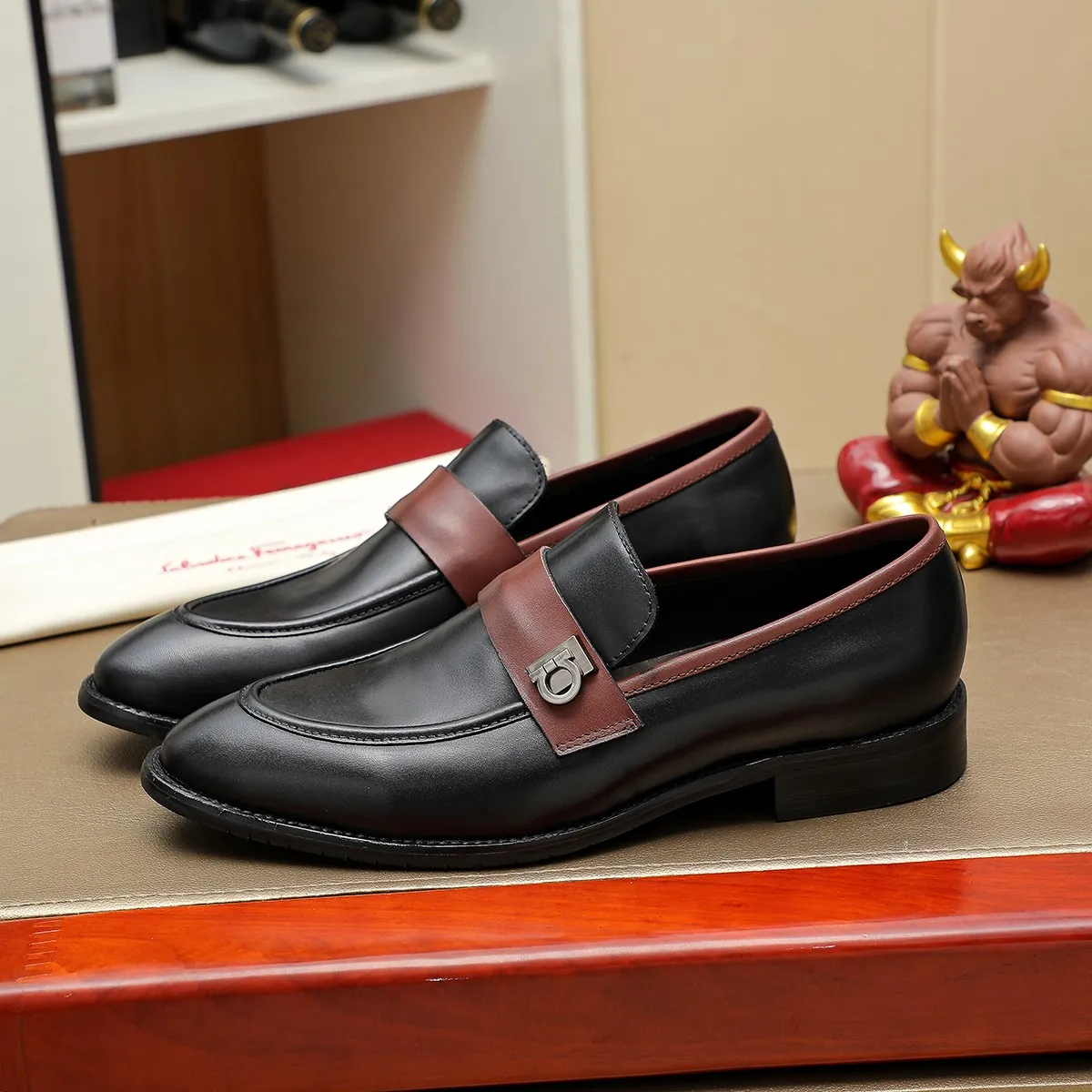 Men's shoes 💰460 Ferragamo [Ferragamo] top imported suit men's shoes 💯Original copy of the official website, product materials: selected imported embossed calfskin + luxury hardware buckle accessories ~ imported water-dyed cow 🐂 leather lining. Strong three-dimensional visual effect, original combination outsole, multiple colors available😘 Size: 39-44 (38.45.46. Customized)